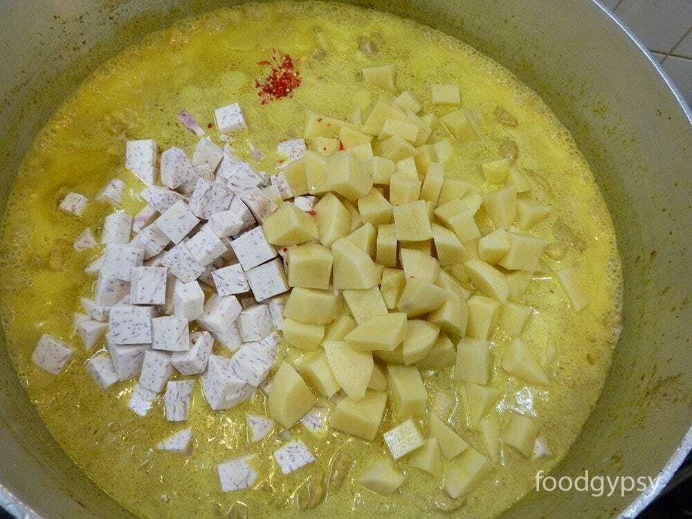 https://foodgypsy.ca/all-recipes/trini-roti-flavour-from-the-west-indies/attachment/trini_roti_taro-food-gypsy_2013/