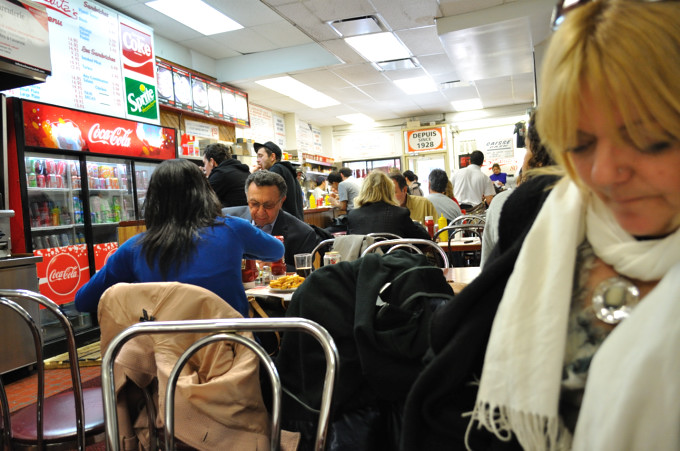 Schwartz's_Deli_Interior