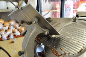 Schwartz's_Deli_meat_slicer