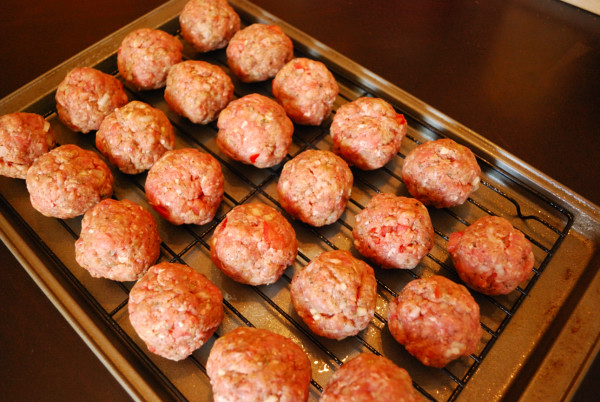 Meatballs_ready_to_bake