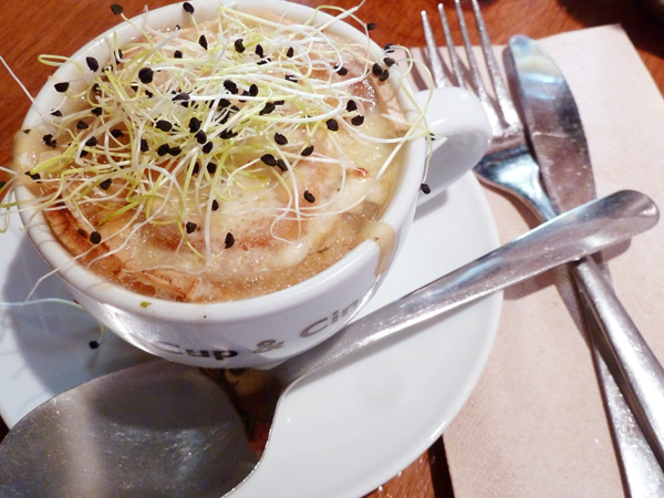 Chelsea Pub, French Onion Soup - Food Gypsy