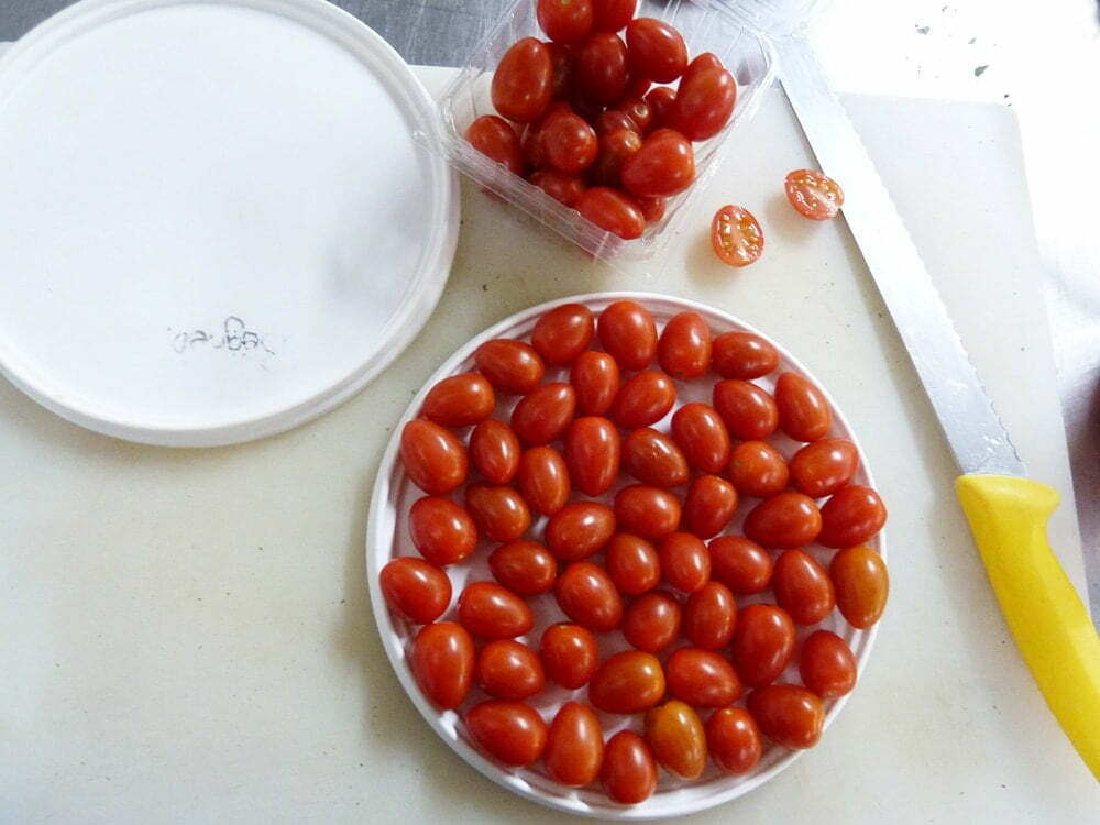 How to cut cherry tomatoes - Food Gypsy