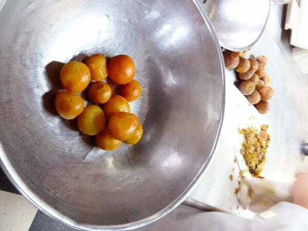 Peeling golden beets - Food Gypsy