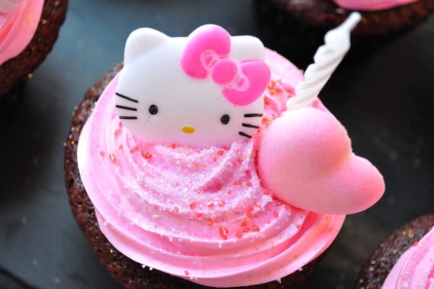 Red velvet Hello Kitty Cupcakes - Food Gypsy