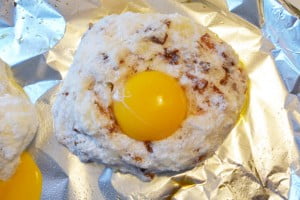 Baked Eggs, place yoke carefully - Food Gyspy