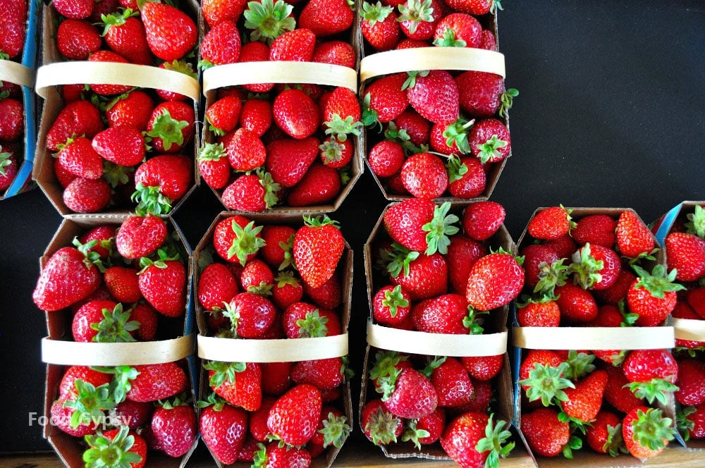 https://foodgypsy.ca/wp-content/uploads/2015/09/Potager-Eardley-berries-Food-Gypsy.jpg.webp